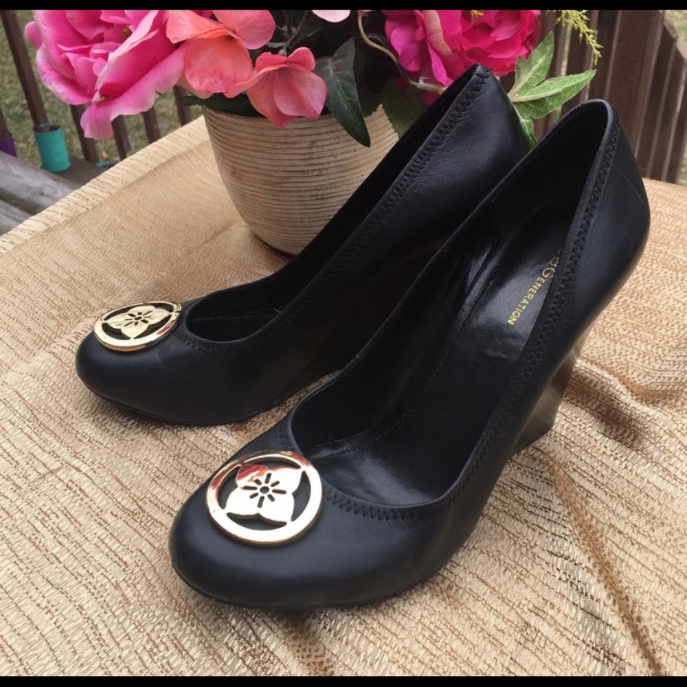 BCBG leather wedge heels size 10